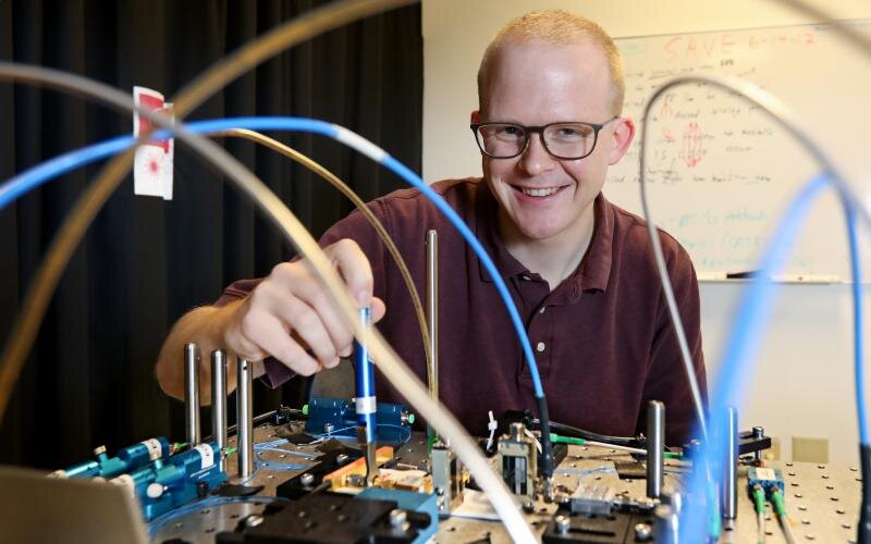 ORNL’s Joseph Lukens runs experiments in an optics lab. Credit: Jason Richards/ORNL, U.S. Dept. of Energy