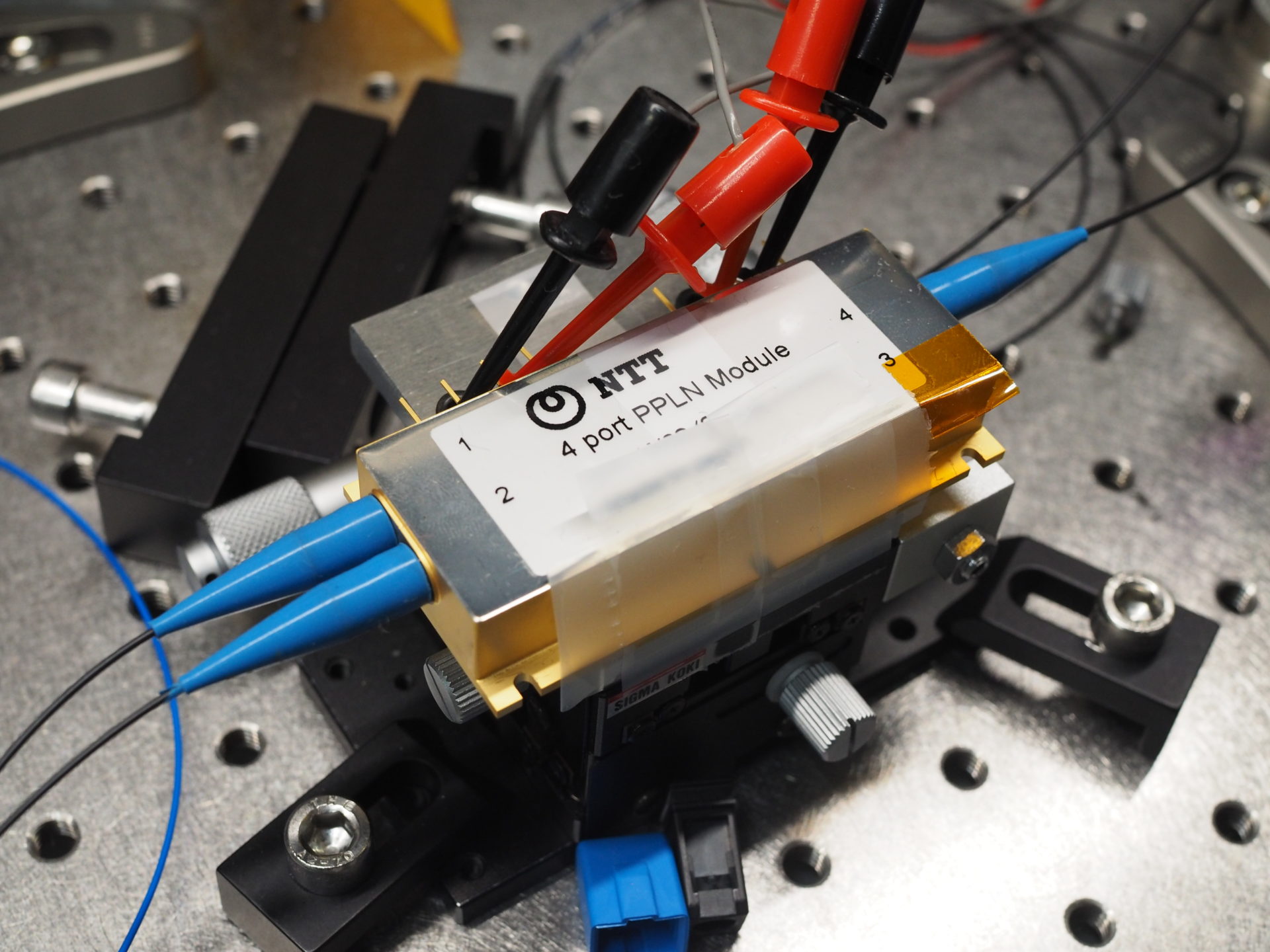 High-quality quantum light with modular waveguide device