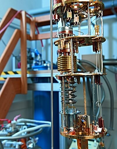 Cryostat used to achieve temperatures down to 20 millikelvin. Source: HZDR/Jürgen Jeibmann