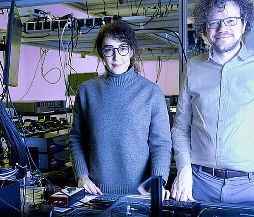 Anahita Khodadad Kashi and Prof. Dr. Michael Kues demonstrated for the first time entanglement-based quantum key distribution using the frequency degree of freedom to enable scalable quantum networks. Credit: Leibniz University Hannover