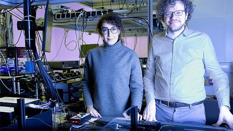 Anahita Khodadad Kashi and Prof. Dr. Michael Kues demonstrated for the first time entanglement-based quantum key distribution using the frequency degree of freedom to enable scalable quantum networks. Credit: Leibniz University Hannover