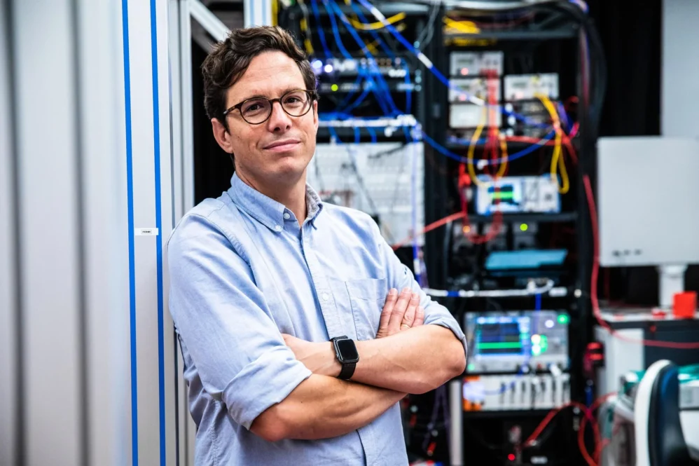 Professor Johannes Fink at the Institute of Science and Technology Austria (ISTA): A team of physicists from his group achieved a fully optical readout of superconducting qubits. Credit: © Nadine Poncioni | ISTA