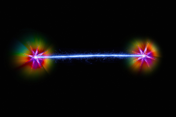 Conceptual artwork depicting a pair of entangled quantum particles. Two researchers have now developed an exact mathematical expression for the important process of entanglement distillation. © VICTOR DE SCHWANBERG/SCIENCE PHOTO LIBRARY